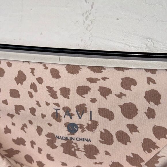 TAVI High Waisted 7/8 Tight in Dune Lynx Size XS - Picture 8 of 9